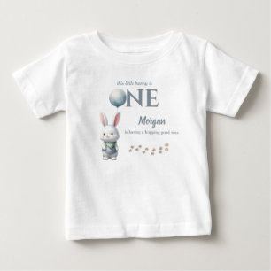 Camiseta Pequeno Coelho Fazendo Um Aniversário de 1 Ano do