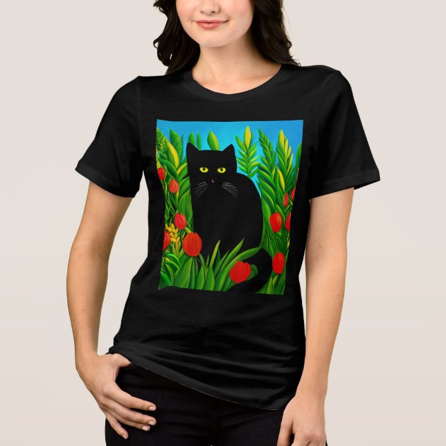 Camiseta Pequeno Gato Negro em um Jardim de Tulipas (Frente)