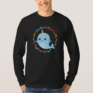 Camiseta Pequeno Narval Cuto Num Círculo Colorido De Peixes