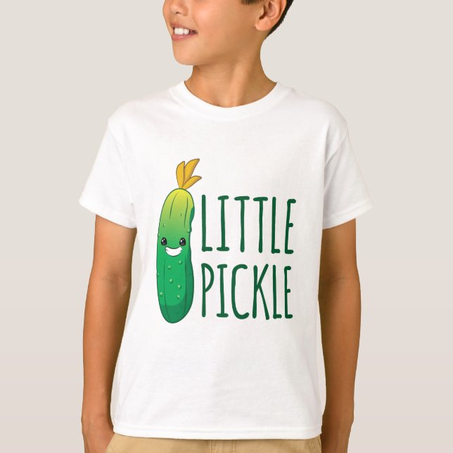 Camiseta Pequeno Picante Verde Vestindo Óculos de sol (Frente)