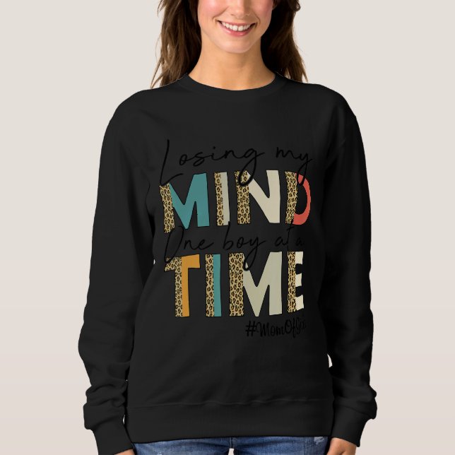 Camiseta Perdendo Minha Mente Um Rapaz De Cada Vez Mãe De M (Frente)