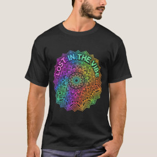 Camiseta Perdido no Arco-íris Neon Mandalá Gráfico