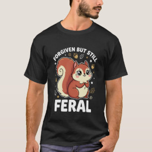 Camiseta Perdoado Mas Ainda Feral Louco Fofo Esquilo Kawai