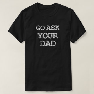Camiseta Pergunte ao seu Pai branco no escuro
