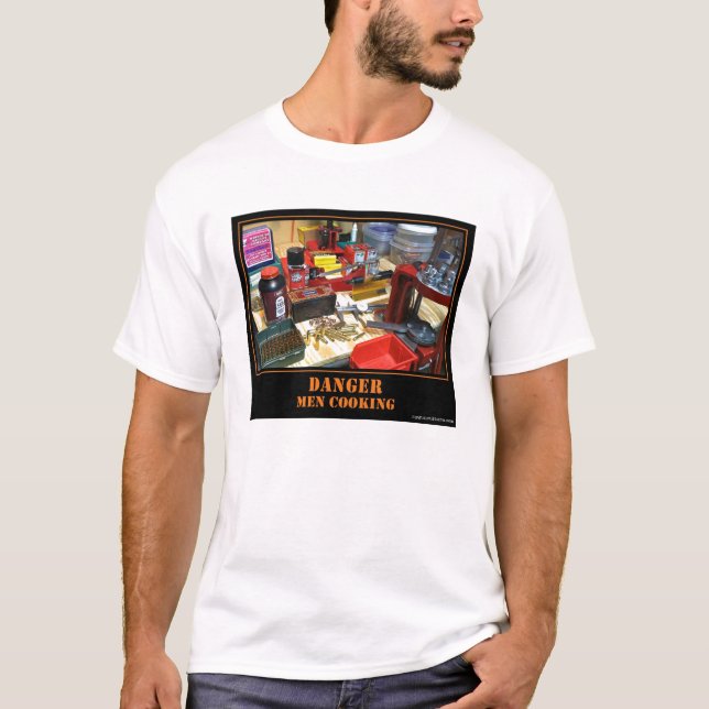 Camiseta Perigo! Cozimento dos homens! (Frente)