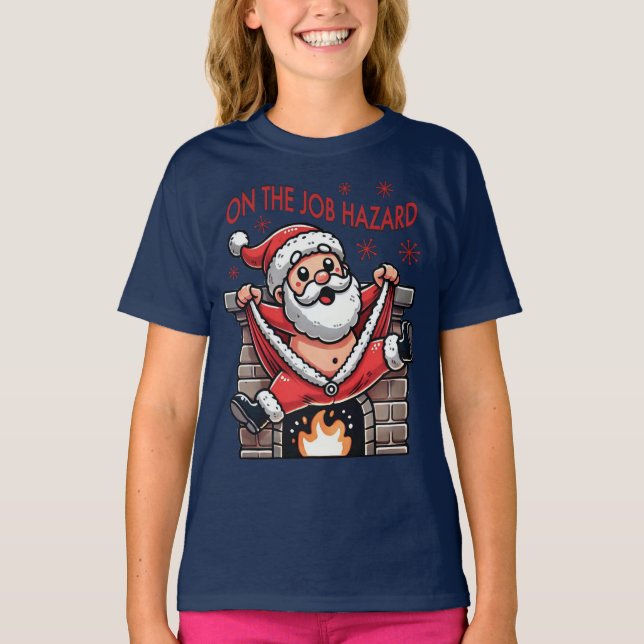Camiseta Perigo no Trabalho Papai Noel em Chamas (Frente)