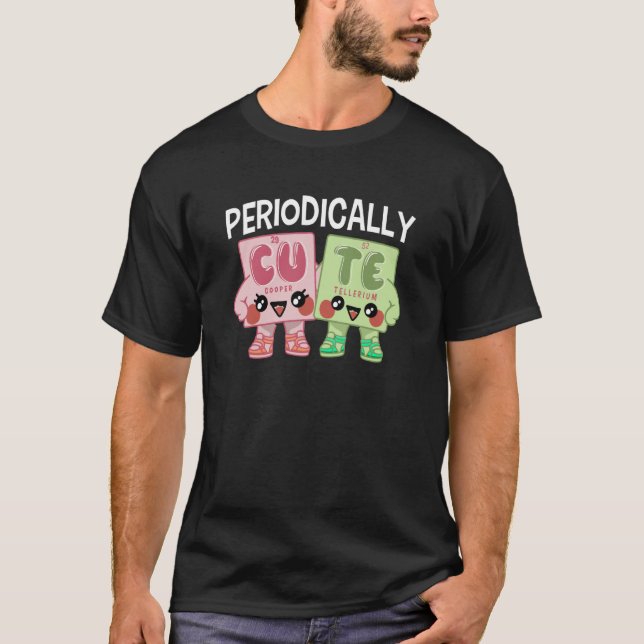 Camiseta Periodically Cute  Chemistry Nerdy (Frente)