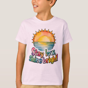 Camiseta 'Permanecer Baixo Brilho Brilhante' Dgn1 por Maaya