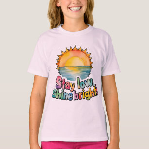 Camiseta 'Permanecer Baixo Brilho Brilhante' Dgn1 por Maaya