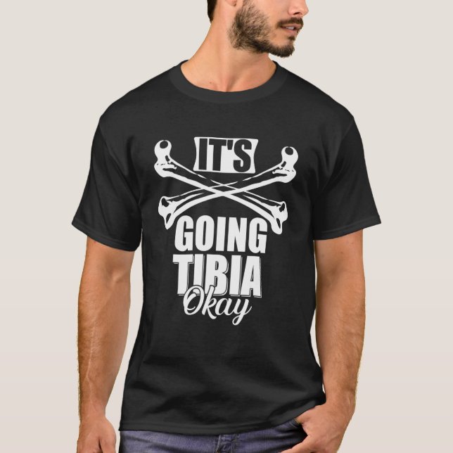 Camiseta Perna Quebrada Mens Está Indo para Tibia Ok Doutor (Frente)