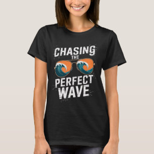 Camiseta Perseguindo a Onda Perfeita de Surfe - Aventura na