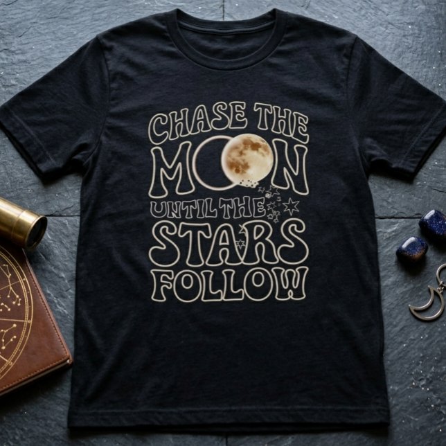 Camiseta Perseguir a Lua - Uma Tipografia Estelar (Criador carregado)