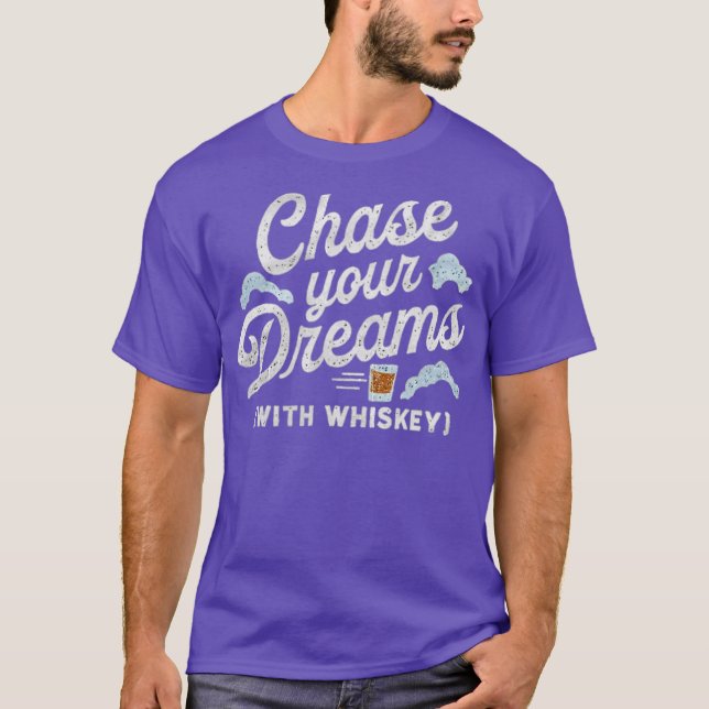 Camiseta Persiga Seus Sonhos Com Whisky (Frente)