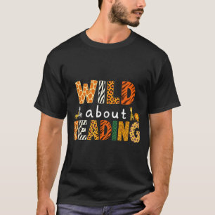 Camiseta Personagem de estampa animal lendo um livro crianç