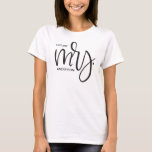 Camiseta Personalizada "Future Mrs" Com Sobrenome - Script<br><div class="desc">Celebre a excitante jornada para casar com a nossa "Chic Future Mrs - Personalizável Sobrenome Script T-Shirt". Esta camiseta é a combinação perfeita da elegância moderna e do charme lúdico, fazer-a uma escolha ideal para festas de solteira ou como um presente especial para a noiva. A t-shirt apresenta a frase...</div>