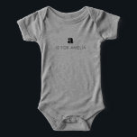 Camiseta Personalizado Inicial é para o Nome Fofo Simples<br><div class="desc">Esta adorável camiseta de criança apresenta uma design minimalista e retrormoderna, com o nome inicial e o nome da sua pequena em uma doce e simples fonte. Perfeito para bebês que gostam de mantê-la na moda ainda subestimada, esta camisa personalizada é uma forma atenciosa e única de celebrar sua individualidade....</div>