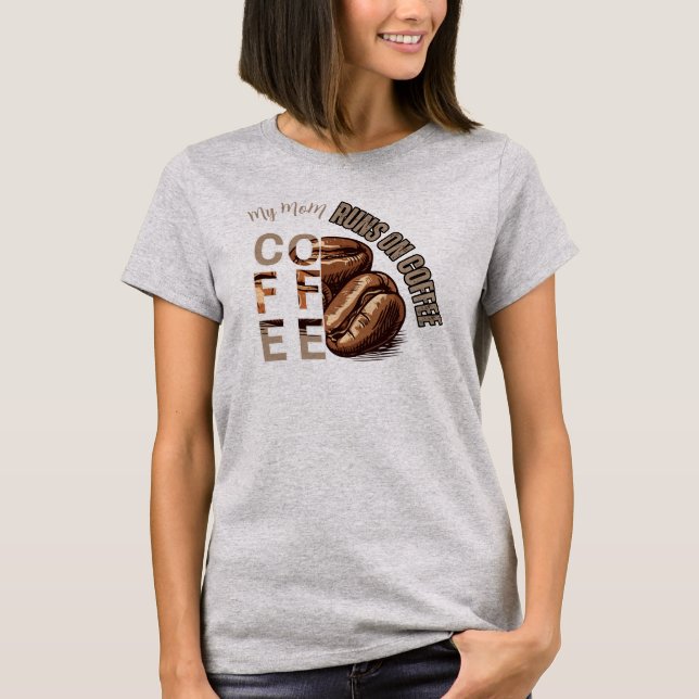 Camiseta Personalizado Minha Mãe Funciona com Café Feriado  (Frente)