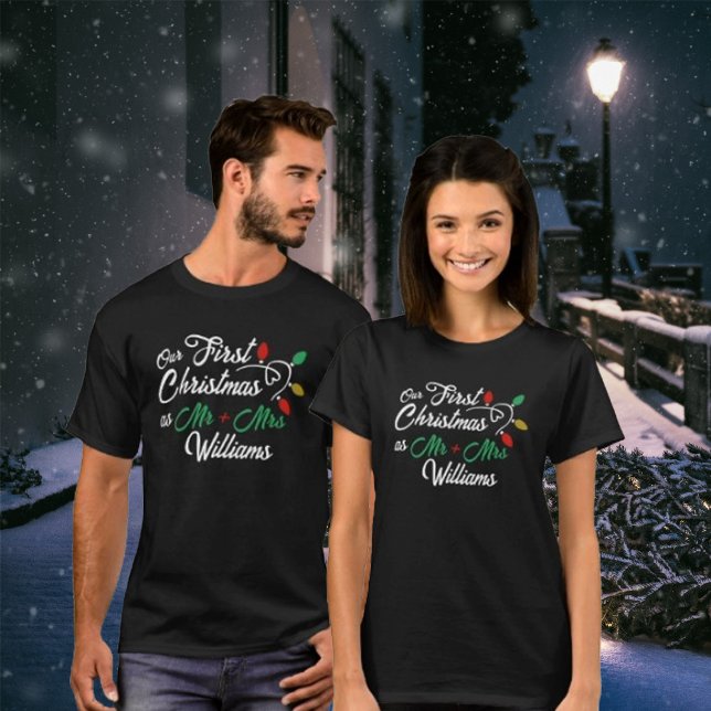 Camiseta Personalizar nosso primeiro Natal (com nome de fam (Criador carregado)