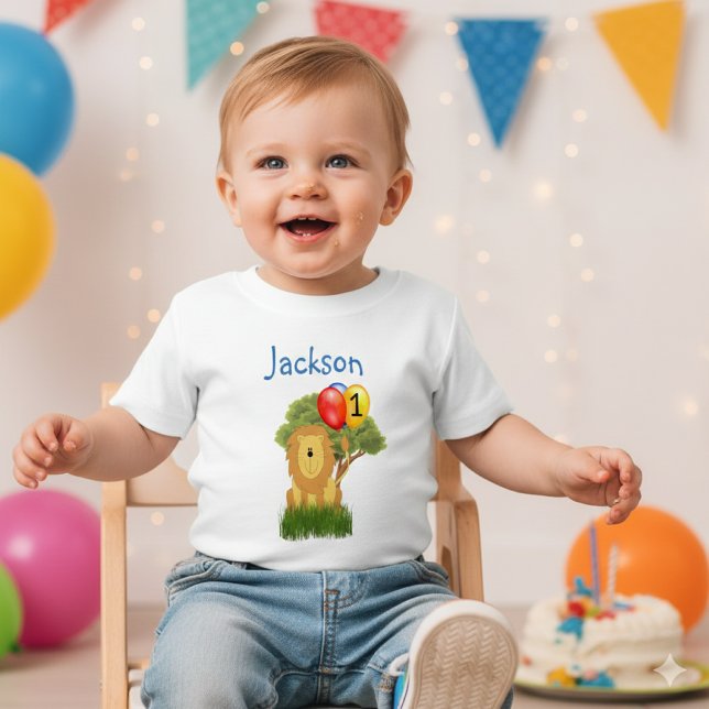 Camiseta Personalizar o Birthday Lion Boy (Celebrating the first birthday of a happy baby boy. P personalize the t-shirt with his name and age)