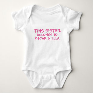 Camiseta Personalizar os nomes dos irmãos no bebê Irmã