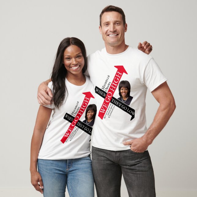 Camiseta Personalizável QUANDO BAIXAM Michelle Obama (Unissex)