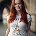 Camiseta Personalizável Torre Eiffel Chic Chic em Paris<br><div class="desc">Personalize essas camisas de Paris minimalistas para sua viagem de meninas ou férias em família. Um desenho artístico da torre Eiffel com um avião voando atrás dela para simbolizar sua viagem de avião. Escrita cursiva personalizada.</div>