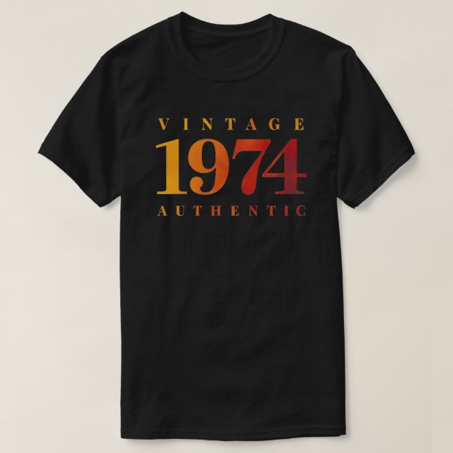 Camiseta Personalized 1974 Print, Retro Inspired Birthday (Frente do Design)