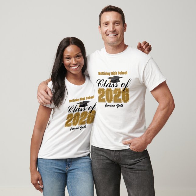 Camiseta Personalized Black Gold Class of 2026 Graduation (Unissex)