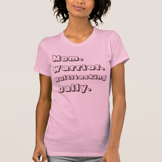 Camiseta Personalized Mom Warrior Multitasking Daily Pink  (Frente)