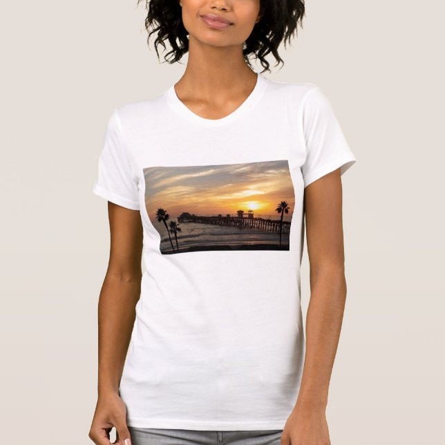Camiseta perto do oceano (Frente)