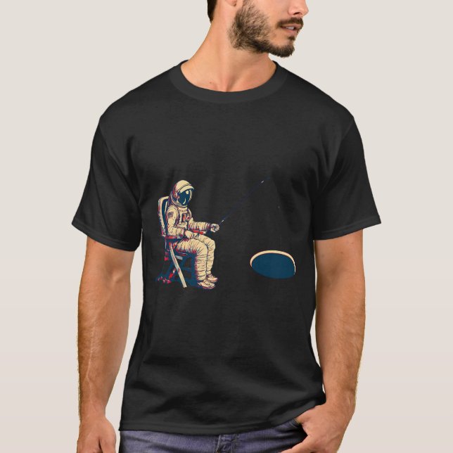 Camiseta Pesca de Buraco Negro de Astronauta (Frente)