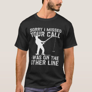 Camiseta Pescador Eu Estava Na Outra Linha Pescando
