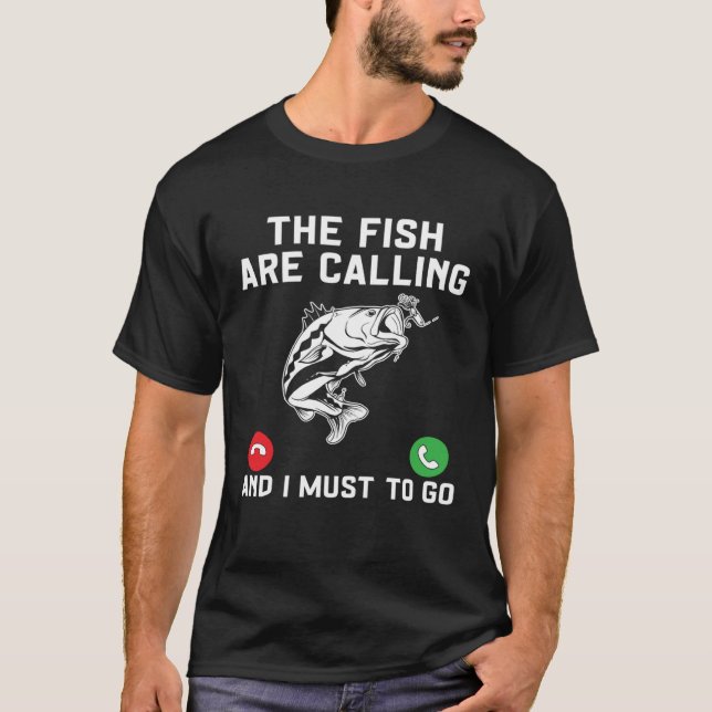 Camiseta Pescador Os Peixes Estão Chamando E Eu Devo Ir Pes (Frente)