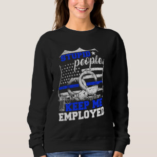 Camiseta Pessoas Estúpidas Me Mantêm Empregada Pela Polícia