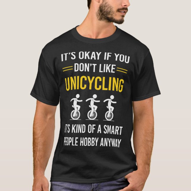 Camiseta Pessoas Inteligentes em Monociclo Monociclista (Frente)