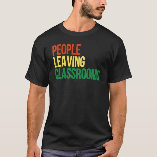 Camiseta Pessoas Saindo das Salas de Aula Plc 5 (Frente)