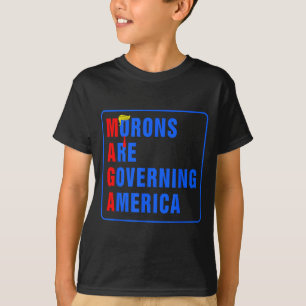 Camiseta Pessoas sem noção estão governando a América Engra