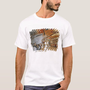 Camiseta Pessoas visitando o Museu Nacional da Aviação Nava