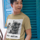 Camiseta Pet ou Pessoas personalizados simples e modernos<br><div class="desc">Adicione sua própria foto e texto para criar um presente de foto exclusivo. Este gráfico está pronto para ser personalizado com sua foto e seus próprios nomes ou mensagem em caracteres de estilo de máquina de escrever em preto em apuros. O estilo preto e branco simples e moderno parece excelente...</div>