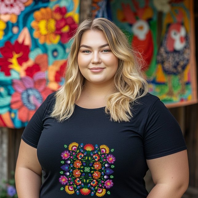 Camiseta Petais do Crepúsculo: Wycinanki Charm (Plus size black t shirt with awesome polish folklor arrangement)