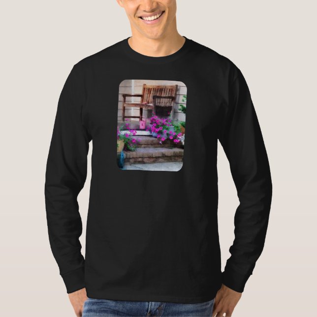 Camiseta Petúnias cor-de-rosa e latas molhando (Frente)