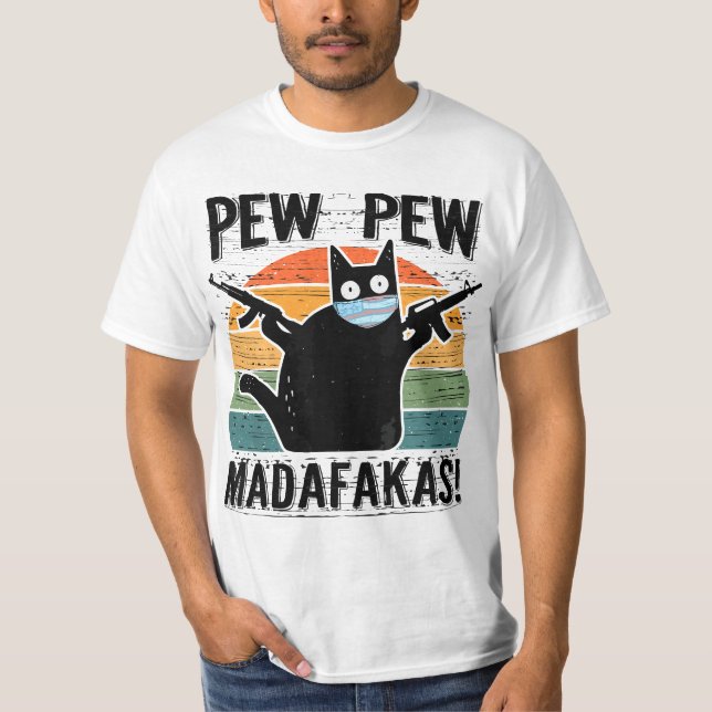 Camiseta Pew Madafakas Pew Guns Funny Black Cat  (Frente)