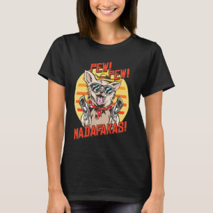 Camiseta Pew Pews Madafakas Chihuahua Com Uma Arma Vestida