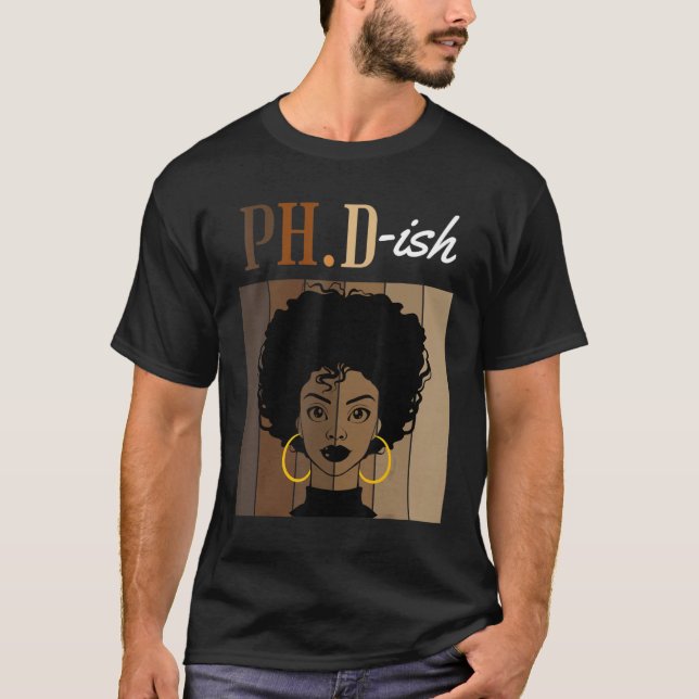 Camiseta Ph D Ish Phd Doctorate Student Graduation Black Af (Frente)