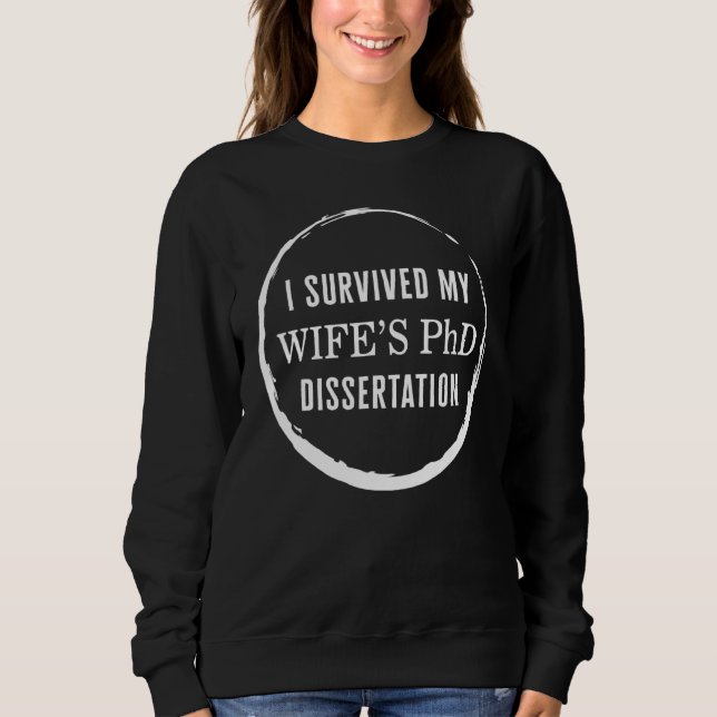 Camiseta PHD I Survived My Wifes PhD Dissertation Doctorate (Frente)