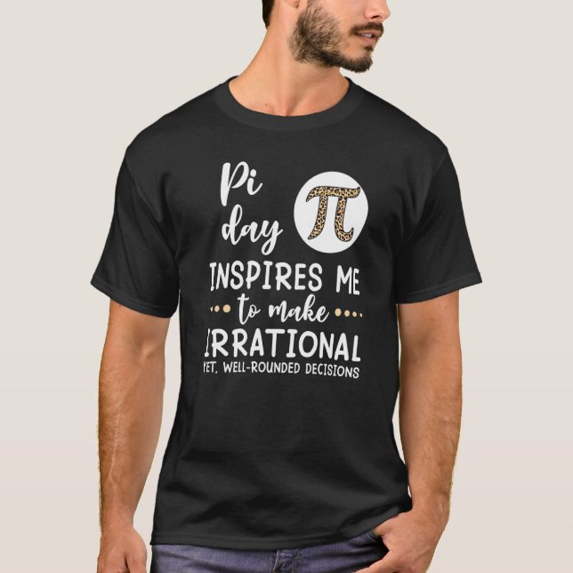 Camiseta Pi Day Me Inspira Math Pi Símbolo Leopardo (Frente)