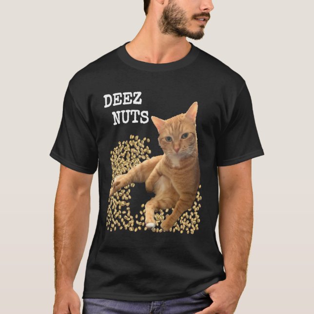 Camiseta piada DEEZ NUTS com Gato e Pistácio (Frente)