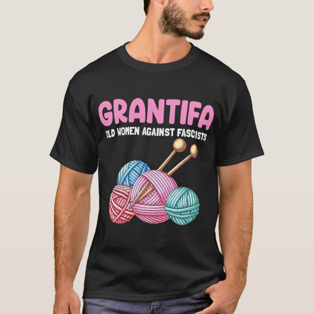Camiseta Piada Familiar Grantifa Mulheres Velhinhas Contra  (Frente)