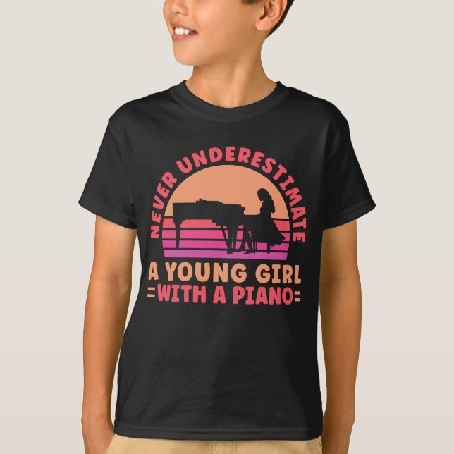 Camiseta Pianist Never Underestimate A Young Girl With A (Frente)