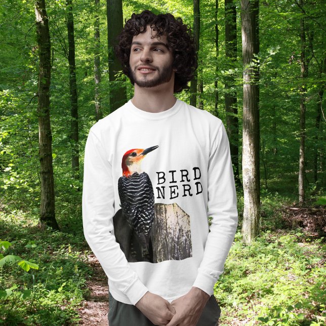 Camiseta Pica-pau-de-bico-vermelho-Nerd (Bird Nerds unite! If you're birding on a cold morning, you'll appreciate this long sleeve T-shirt.)
